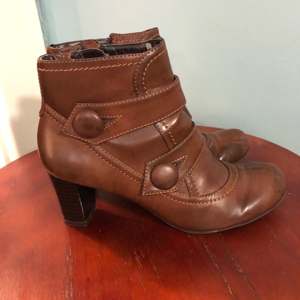 Naturalizer Marloe Brown Distressed Booties - 6m View 2